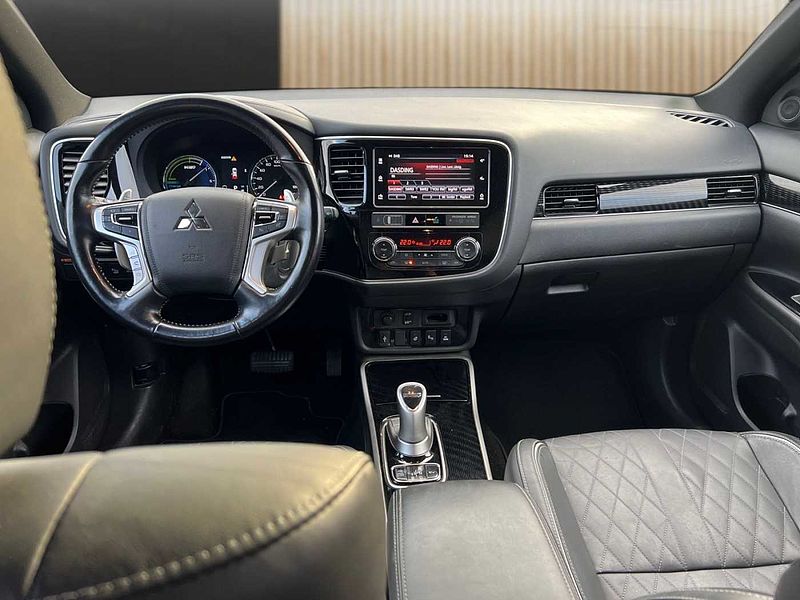 Mitsubishi Outlander PHEV Intro Edition 4WD *8-fach bereift